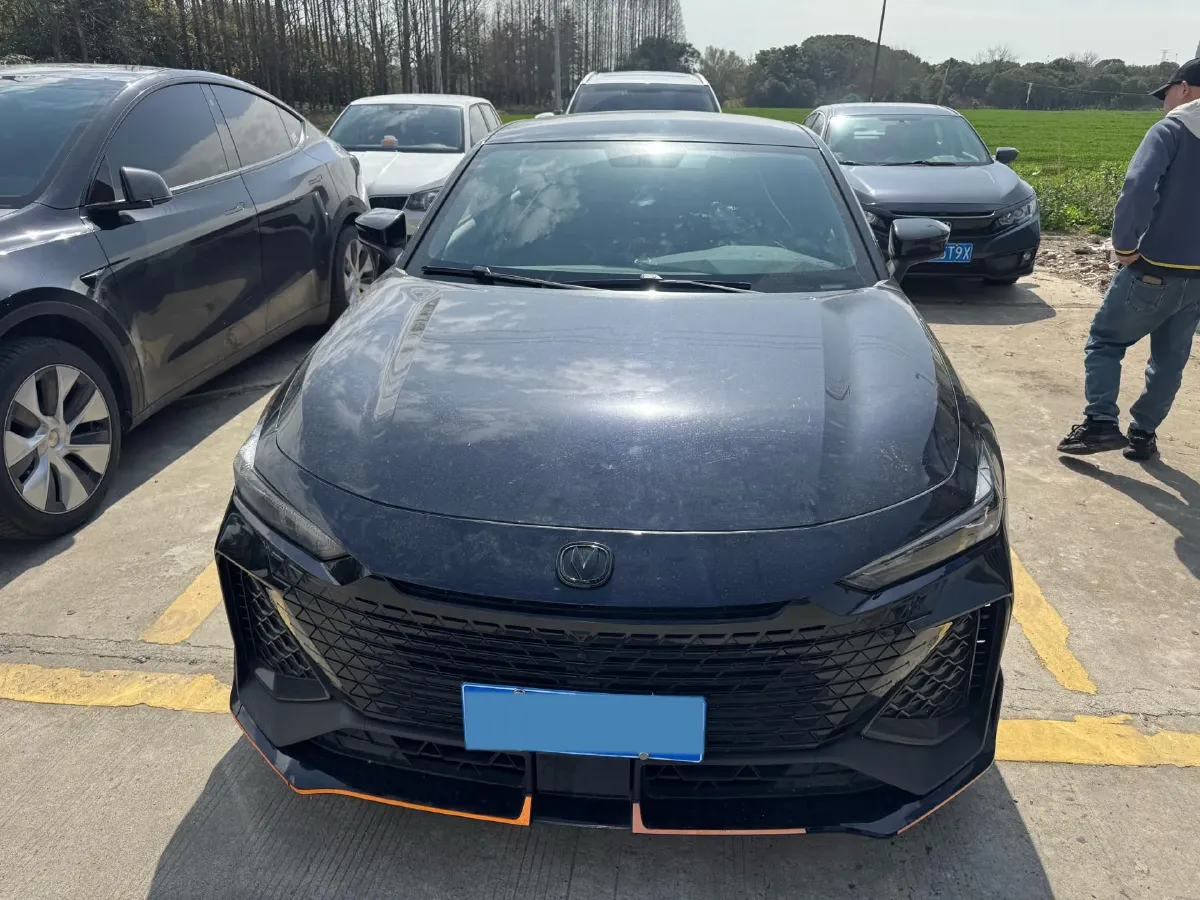 2023 ChangAn UNI-V 2.0T 233HP L4 8AT,autocango,china used car exporter,china ev exporter,chinese used car exporter,chinese used ev exporter