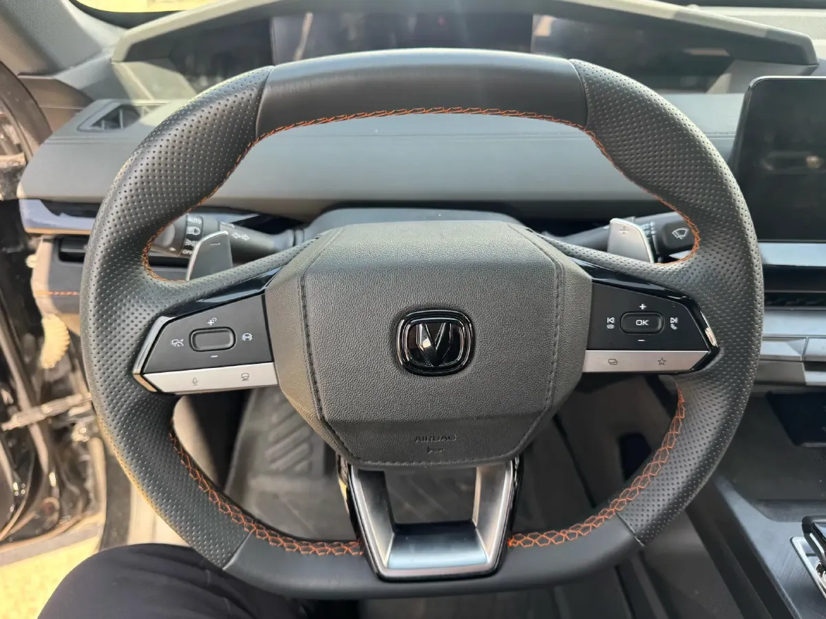 2023 ChangAn UNI-V 2.0T 233HP L4 8AT,autocango,china used car exporter,china ev exporter,chinese used car exporter,chinese used ev exporter