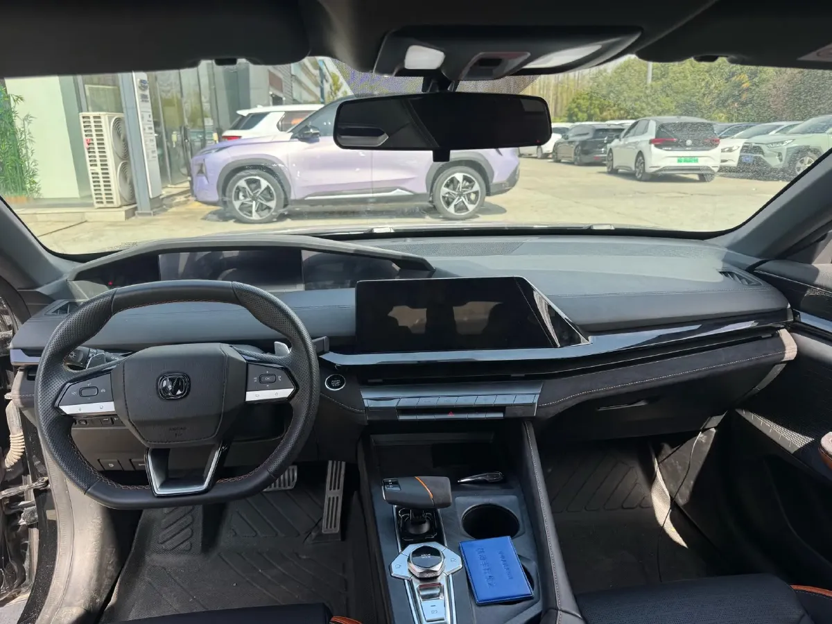 2023 ChangAn UNI-V 2.0T 233HP L4 8AT,autocango,china used car exporter,china ev exporter,chinese used car exporter,chinese used ev exporter