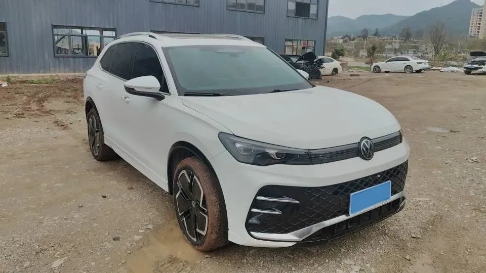 2024 Volkswagen Tiguan L 2.0T 186HP L4 7DCT,autocango,china used car exporter,china ev exporter,chinese used car exporter,chinese used ev exporter