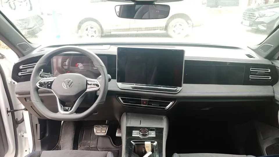 2024 Volkswagen Tiguan L 2.0T 186HP L4 7DCT,autocango,china used car exporter,china ev exporter,chinese used car exporter,chinese used ev exporter