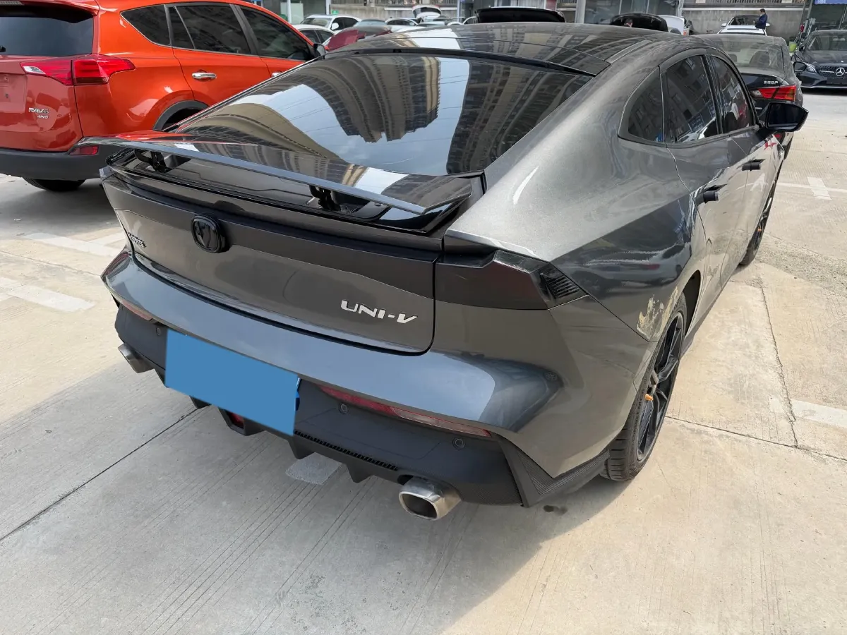 2022 ChangAn UNI-V 1.5T 188HP L4 7DCT,autocango,china used car exporter,china ev exporter,chinese used car exporter,chinese used ev exporter