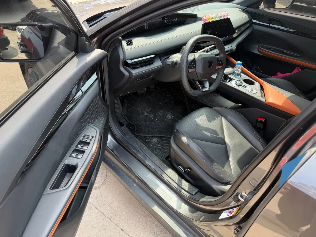 2022 ChangAn UNI-V 1.5T 188HP L4 7DCT,autocango,china used car exporter,china ev exporter,chinese used car exporter,chinese used ev exporter