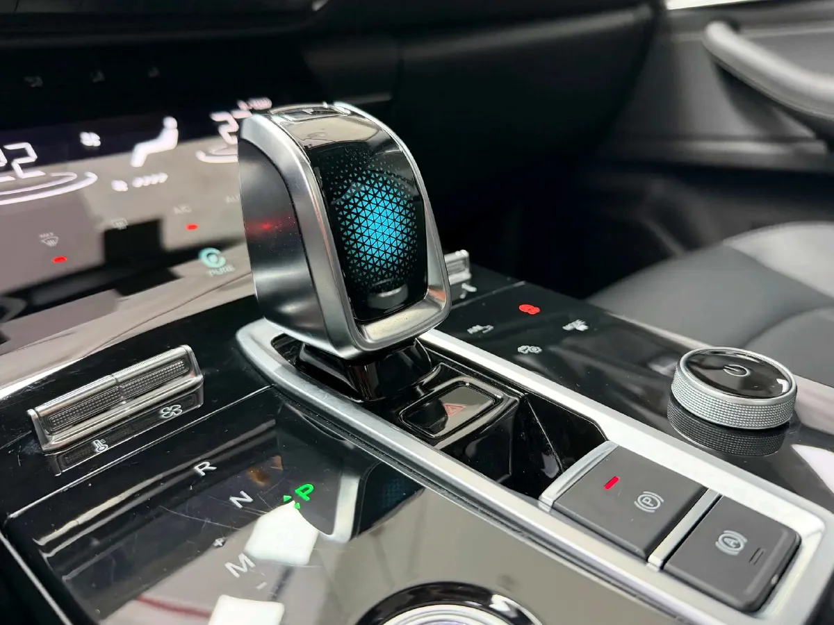 2022 ChangAn CS75 Plus 1.5T 178HP L4 6AT,autocango,china used car exporter,china ev exporter,chinese used car exporter,chinese used ev exporter