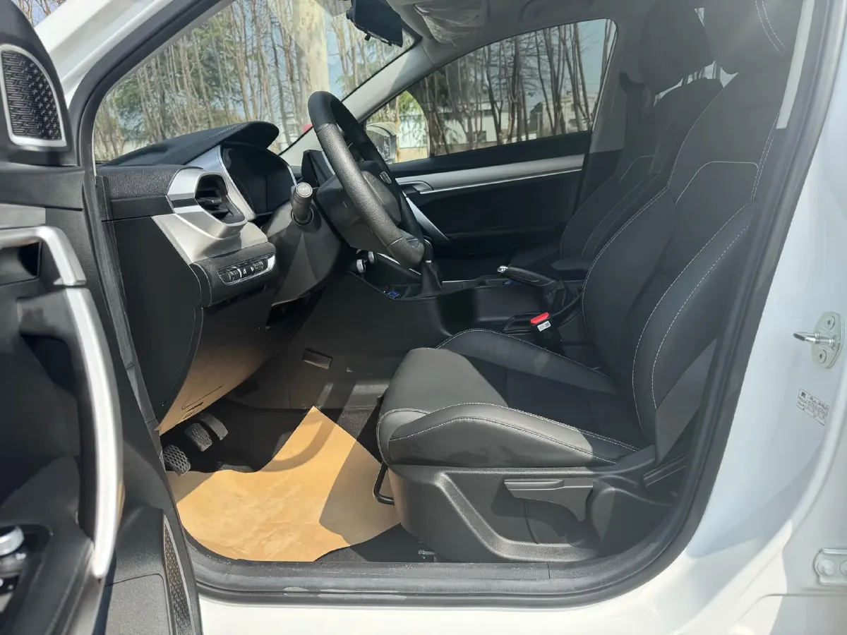 2025 Geely Coolray 1.5L 126HP L4 5MT,autocango,china used car exporter,china ev exporter,chinese used car exporter,chinese used ev exporter