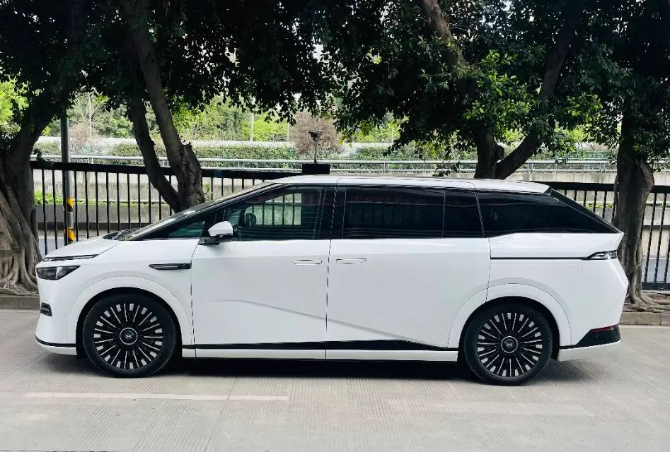 2025 Xpeng X9 BEV,autocango,china used car exporter,china ev exporter,chinese used car exporter,chinese used ev exporter