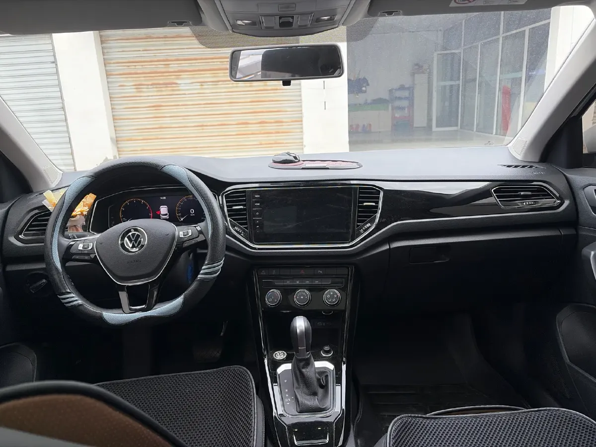 2022 Volkswagen T-Roc 1.4T 150HP L4 7DCT,autocango,china used car exporter,china ev exporter,chinese used car exporter,chinese used ev exporter