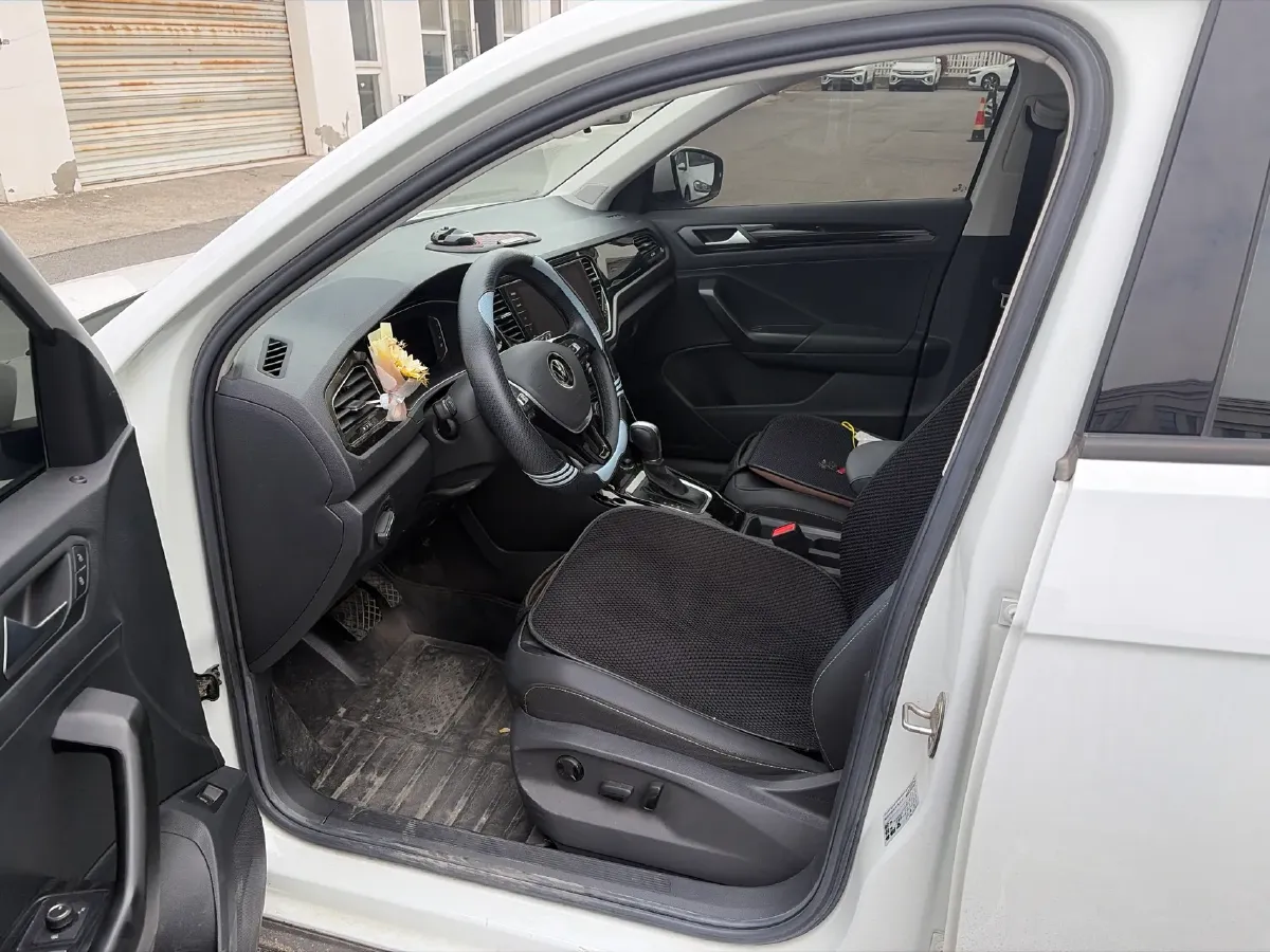 2022 Volkswagen T-Roc 1.4T 150HP L4 7DCT,autocango,china used car exporter,china ev exporter,chinese used car exporter,chinese used ev exporter