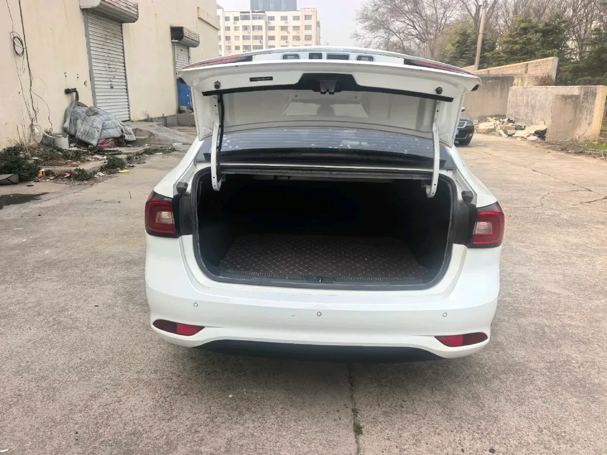 2019 Roewe i5 1.5L 120HP L4 5MT,autocango,china used car exporter,china ev exporter,chinese used car exporter,chinese used ev exporter