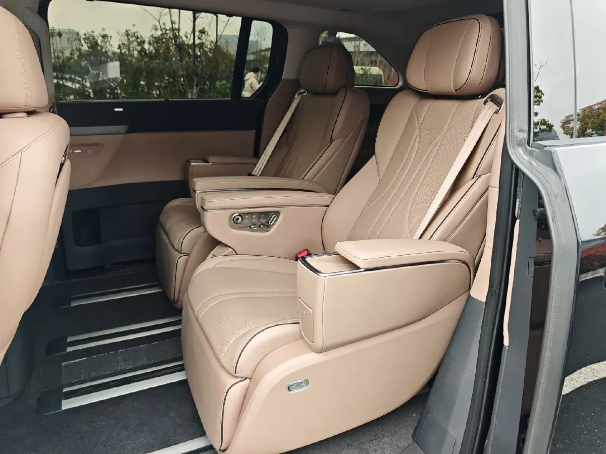 2025 Xpeng X9 BEV,autocango,china used car exporter,china ev exporter,chinese used car exporter,chinese used ev exporter