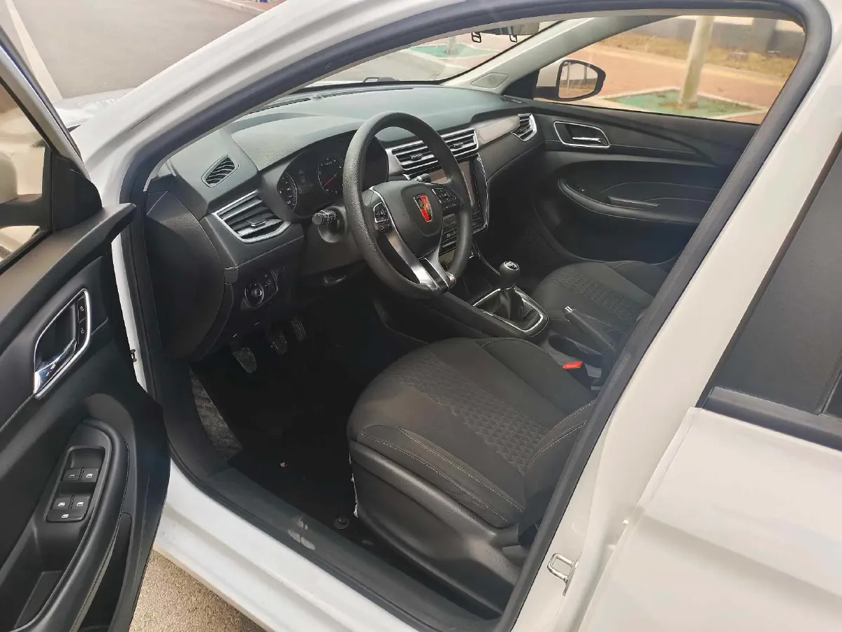 2019 Roewe i5 1.5L 120HP L4 5MT,autocango,china used car exporter,china ev exporter,chinese used car exporter,chinese used ev exporter