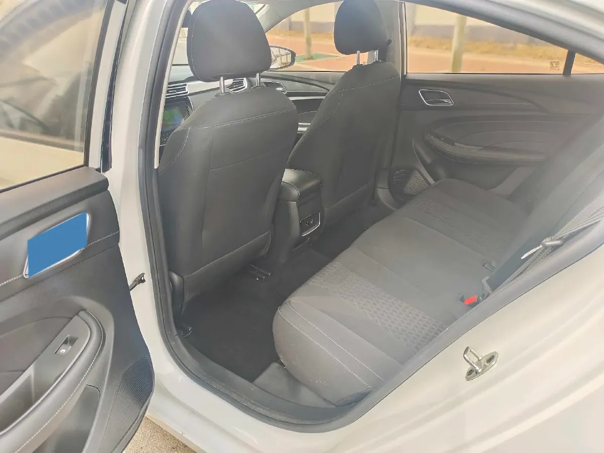 2019 Roewe i5 1.5L 120HP L4 5MT,autocango,china used car exporter,china ev exporter,chinese used car exporter,chinese used ev exporter