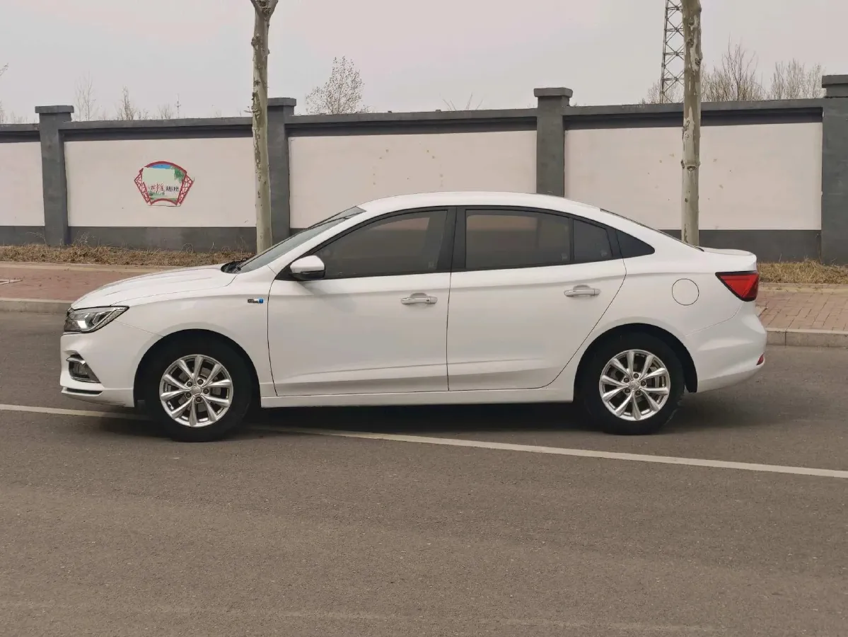 2019 Roewe i5 1.5L 120HP L4 5MT,autocango,china used car exporter,china ev exporter,chinese used car exporter,chinese used ev exporter