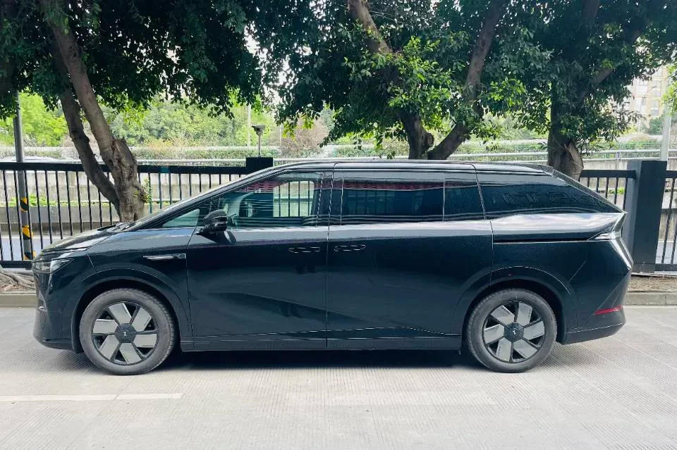 2024 Xpeng X9 BEV 101.5KWH,autocango,china used car exporter,china ev exporter,chinese used car exporter,chinese used ev exporter