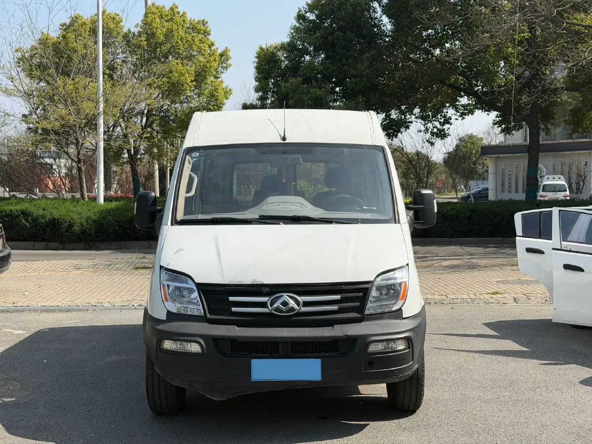 2020 MAXUS XinTu V80 2.5T 136HP L4 6MT,autocango,china used car exporter,china ev exporter,chinese used car exporter,chinese used ev exporter