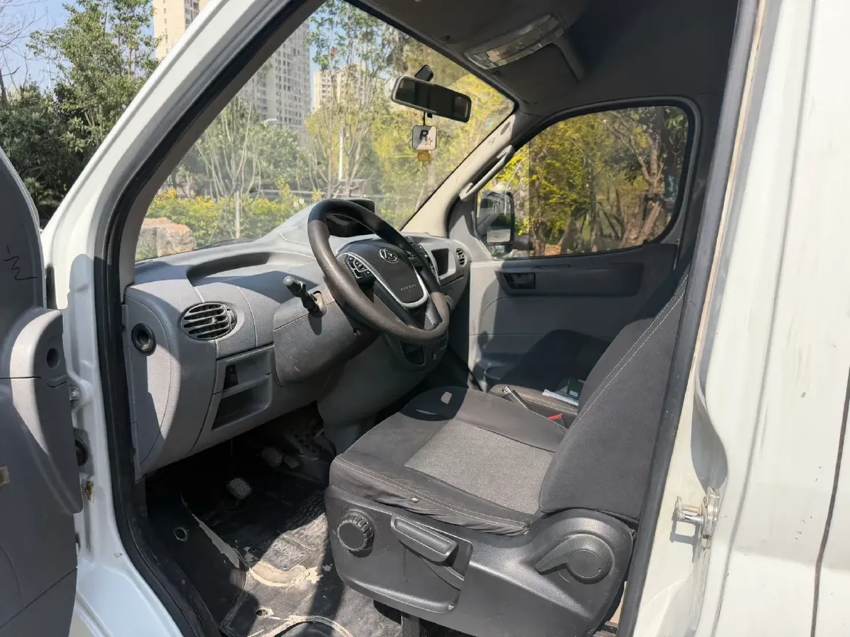 2020 MAXUS XinTu V80 2.5T 136HP L4 6MT,autocango,china used car exporter,china ev exporter,chinese used car exporter,chinese used ev exporter