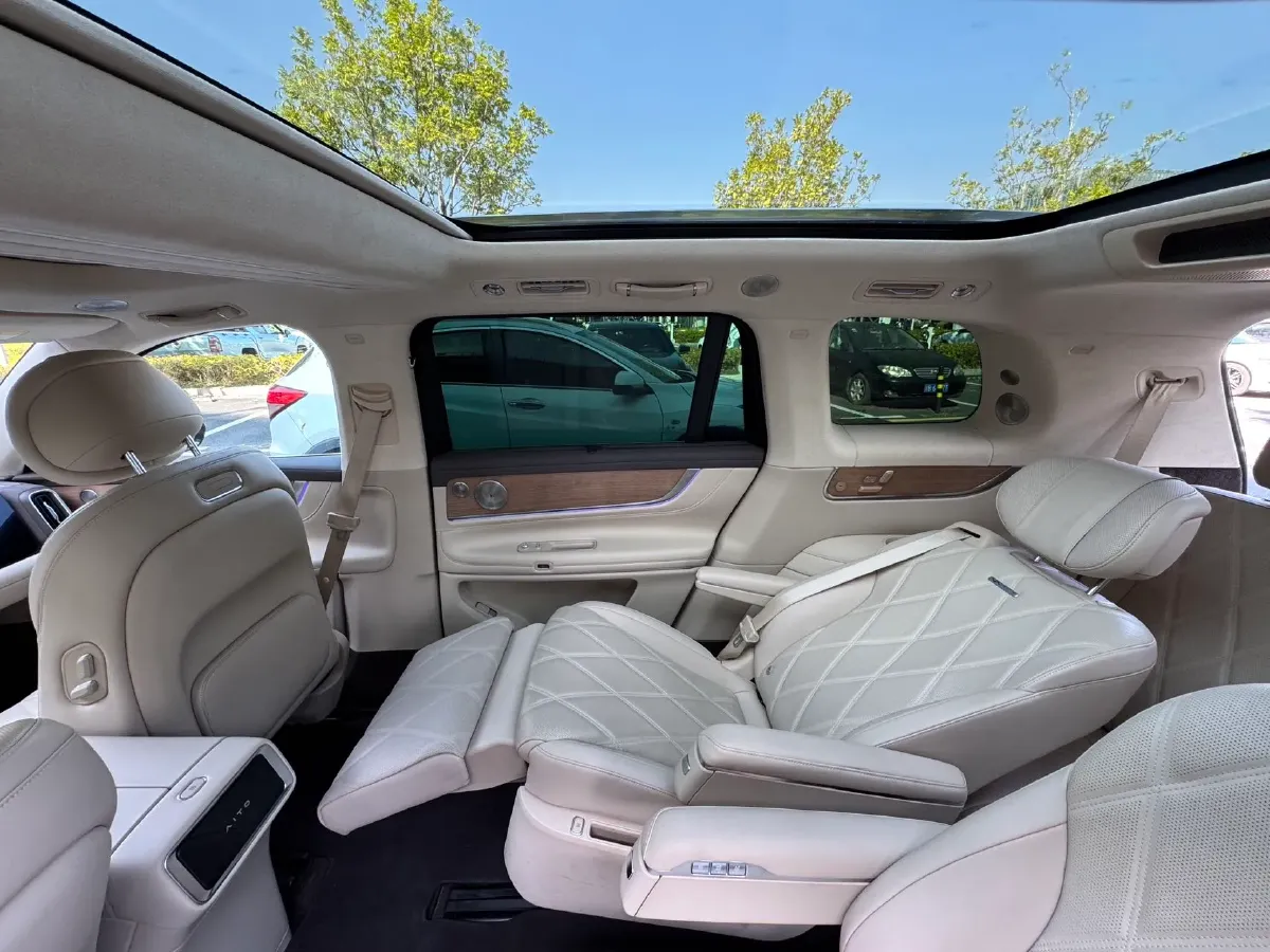 2025 AITO AITO M9 REEV 160HP REEV 52KWH,autocango,china used car exporter,china ev exporter,chinese used car exporter,chinese used ev exporter