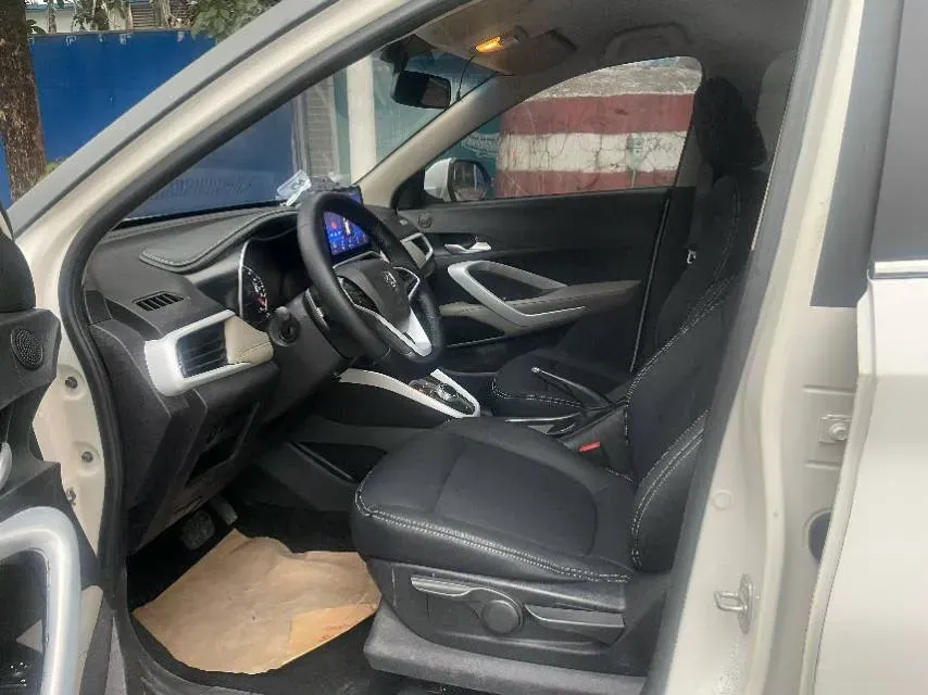 2017 BaoJun 310W 1.5L 105HP L4 6MT,autocango,china used car exporter,china ev exporter,chinese used car exporter,chinese used ev exporter