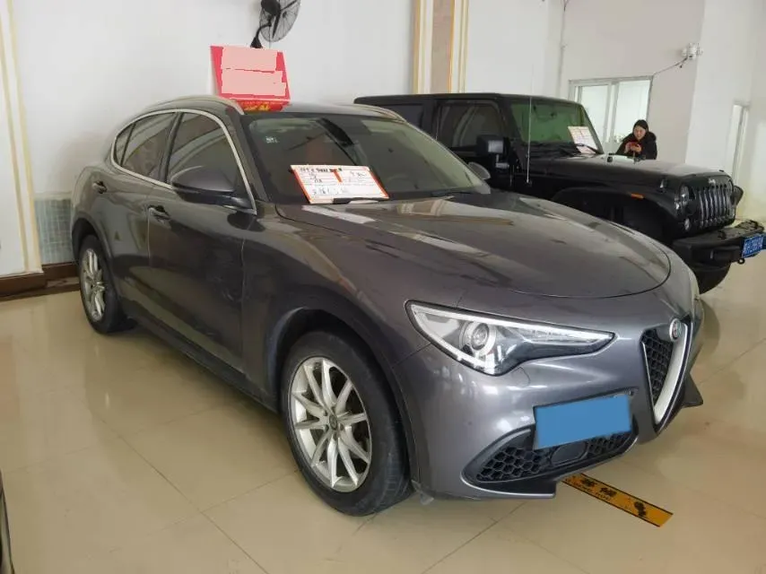2017 Alfa Romeo Stelvio 2.0T 280HP L4 8AT,autocango,china used car exporter,china ev exporter,chinese used car exporter,chinese used ev exporter