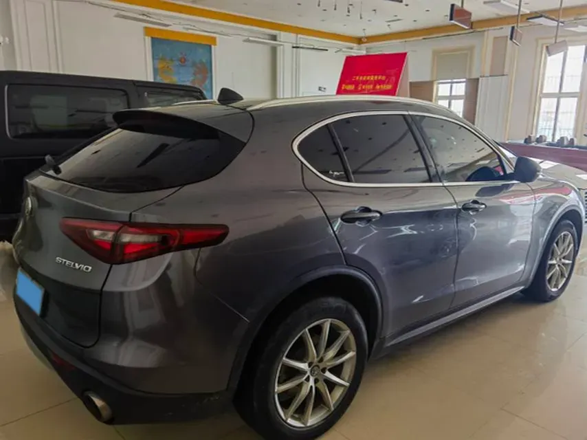2017 Alfa Romeo Stelvio 2.0T 280HP L4 8AT,autocango,china used car exporter,china ev exporter,chinese used car exporter,chinese used ev exporter