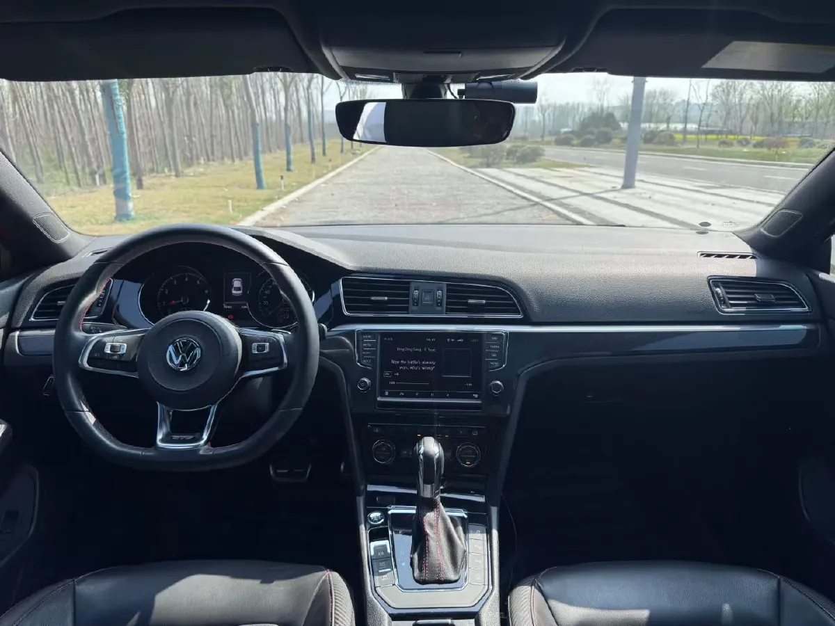 2017 Volkswagen Lamando 2.0T 220HP L4 7DCT,autocango,china used car exporter,china ev exporter,chinese used car exporter,chinese used ev exporter