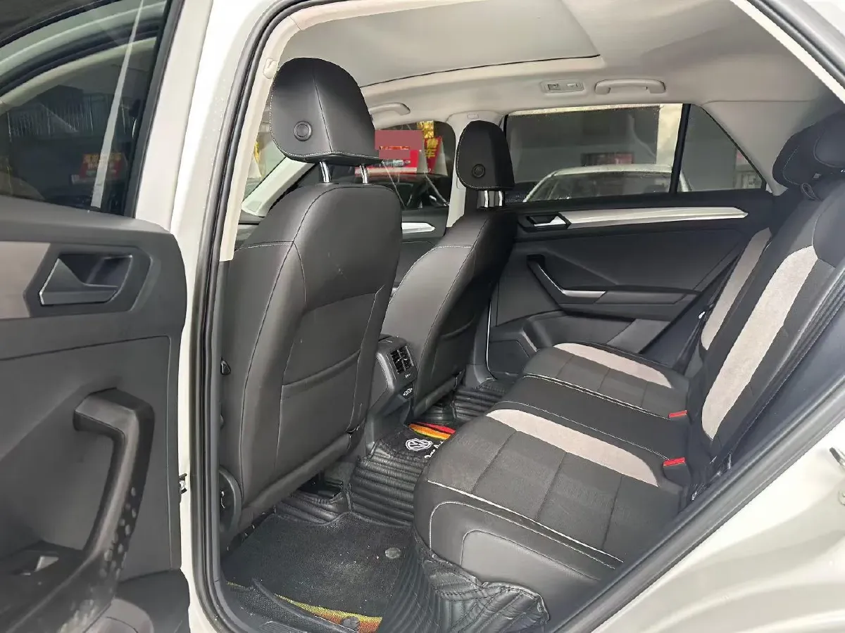 2021 Volkswagen T-Roc 1.4T 150HP L4 7DCT,autocango,china used car exporter,china ev exporter,chinese used car exporter,chinese used ev exporter