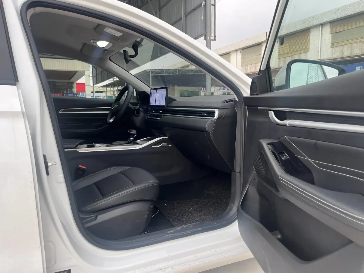 2025 Geely Emgrand 1.5L 127HP L4 CVT,autocango,china used car exporter,china ev exporter,chinese used car exporter,chinese used ev exporter