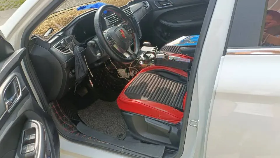 2019 Roewe i5 1.5T 169HP L4 7DCT,autocango,china used car exporter,china ev exporter,chinese used car exporter,chinese used ev exporter