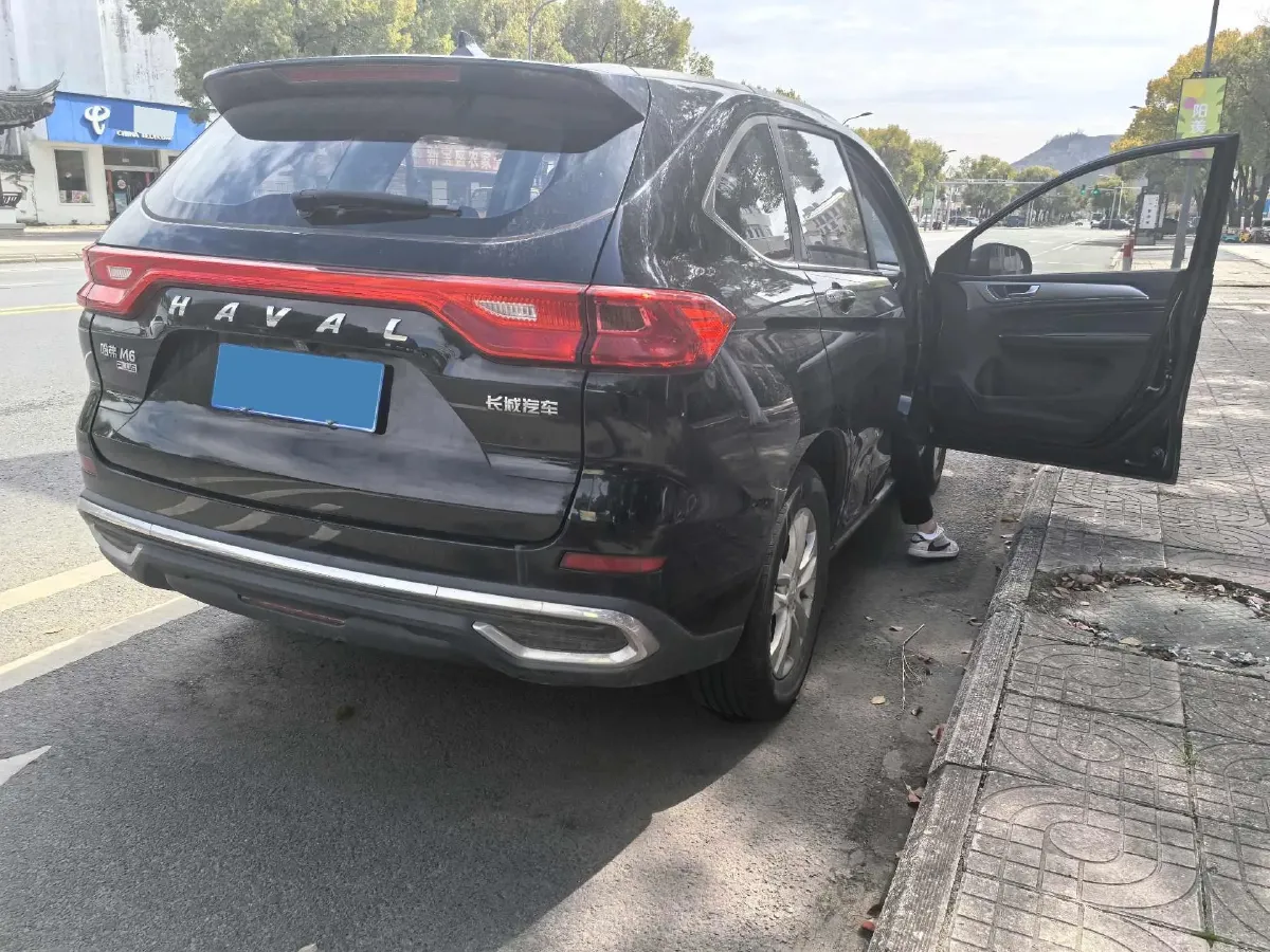2021 Haval M6 1.5T 150HP L4 7DCT,autocango,china used car exporter,china ev exporter,chinese used car exporter,chinese used ev exporter