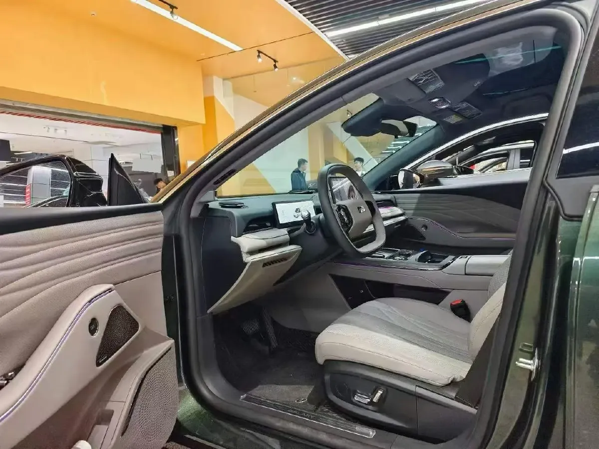 2025 Geely Galaxy Starshine 8 1.5L 112HP L4 1DHT PHEV,autocango,china used car exporter,china ev exporter,chinese used car exporter,chinese used ev exporter
