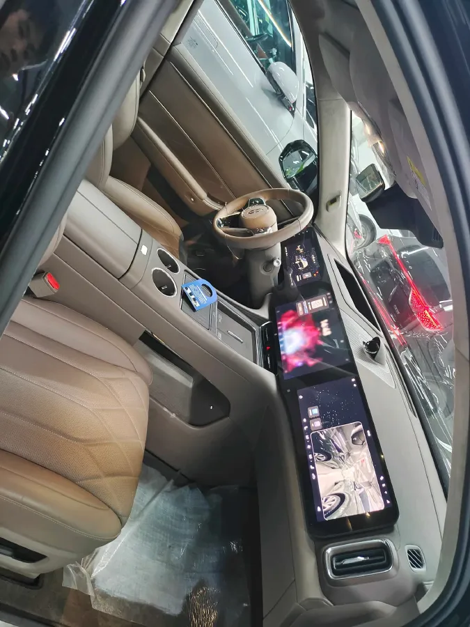 2025 AITO AITO M8 REEV 160HP REEV 53.4KWH,autocango,china used car exporter,china ev exporter,chinese used car exporter,chinese used ev exporter