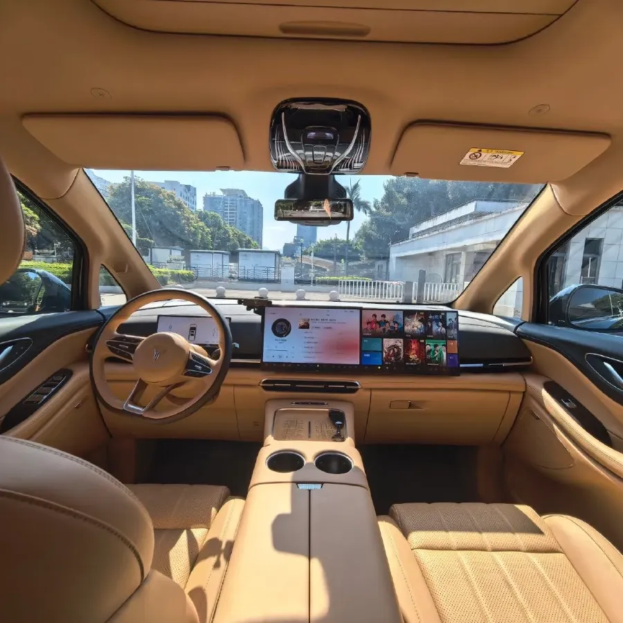 2025 Voyah Dream 1.5T 150HP L4 PHEV 41.7KWH,autocango,china used car exporter,china ev exporter,chinese used car exporter,chinese used ev exporter