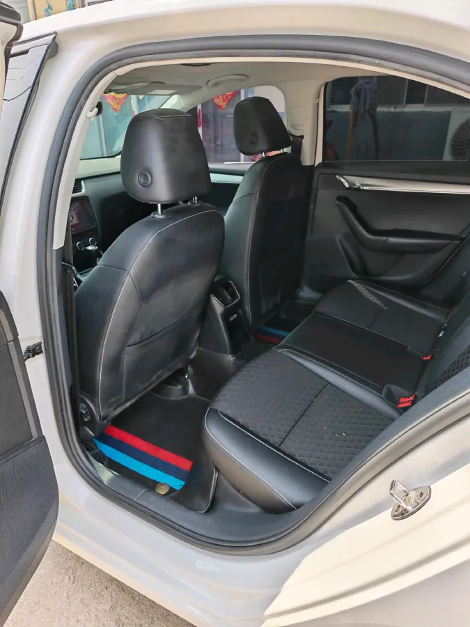 2019 Skoda Octavia 1.5L 116HP L4 6AT,autocango,china used car exporter,china ev exporter,chinese used car exporter,chinese used ev exporter