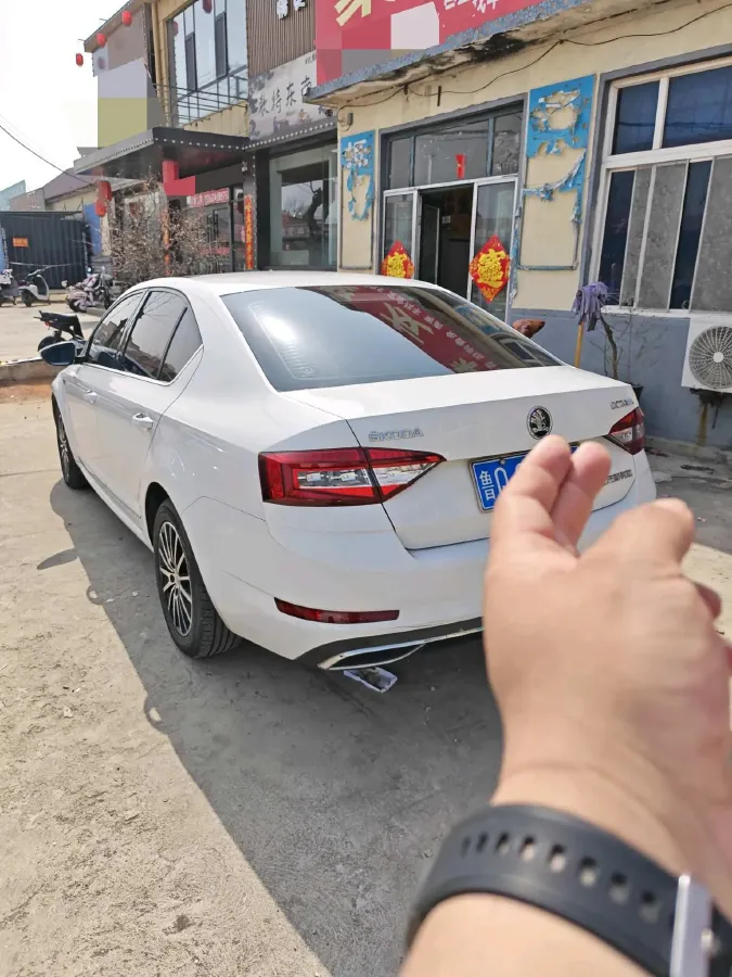 2019 Skoda Octavia 1.5L 116HP L4 6AT,autocango,china used car exporter,china ev exporter,chinese used car exporter,chinese used ev exporter