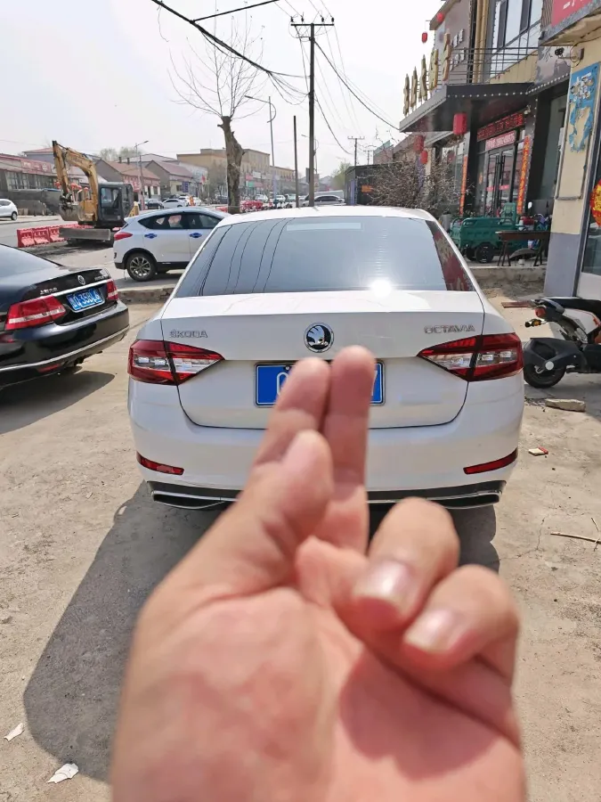 2019 Skoda Octavia 1.5L 116HP L4 6AT,autocango,china used car exporter,china ev exporter,chinese used car exporter,chinese used ev exporter