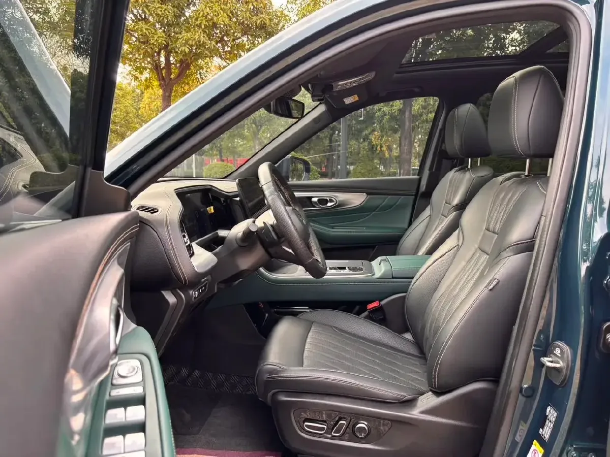 2024 GAC Trumpchi GS8 2.0T 252HP L4 8AT,autocango,china used car exporter,china ev exporter,chinese used car exporter,chinese used ev exporter