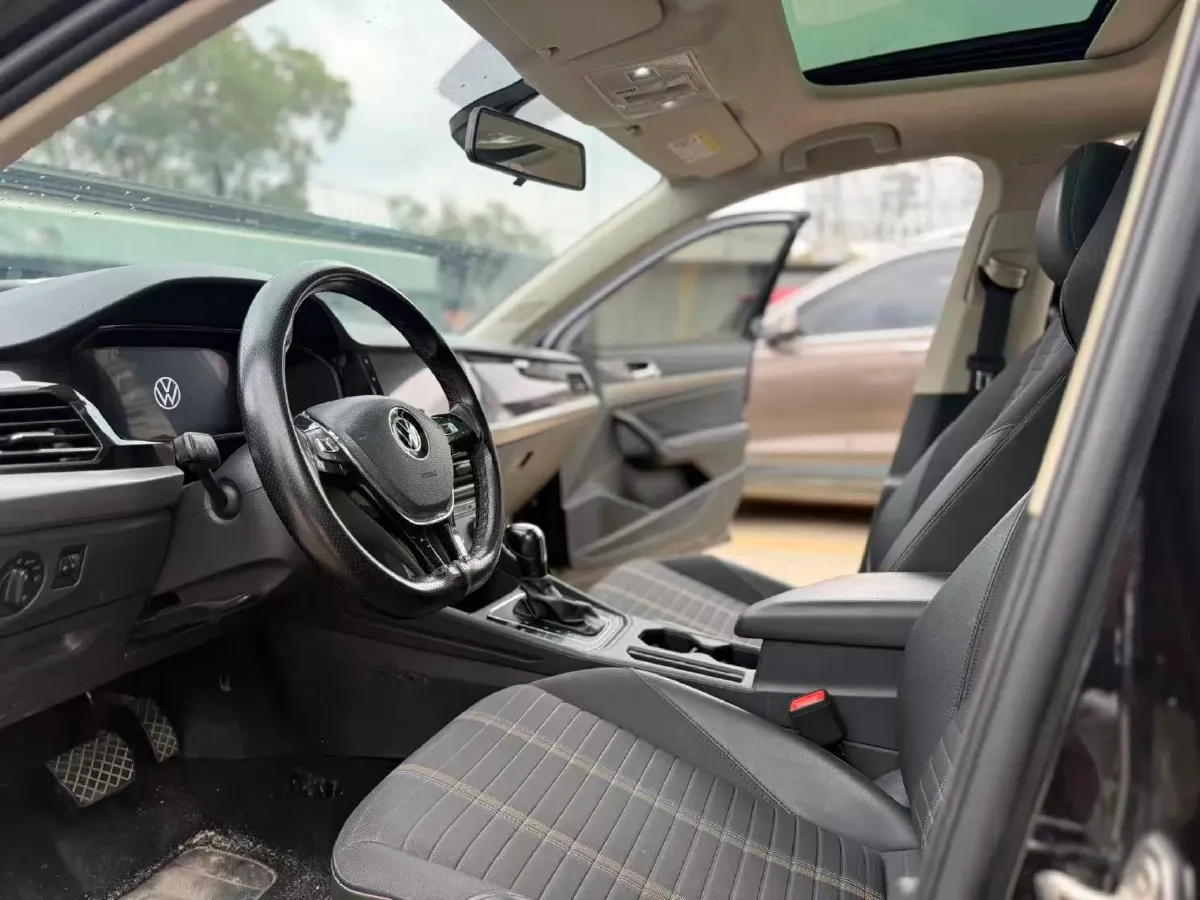 2021 Volkswagen Lavida 1.5L 113HP L4 6AT,autocango,china used car exporter,china ev exporter,chinese used car exporter,chinese used ev exporter