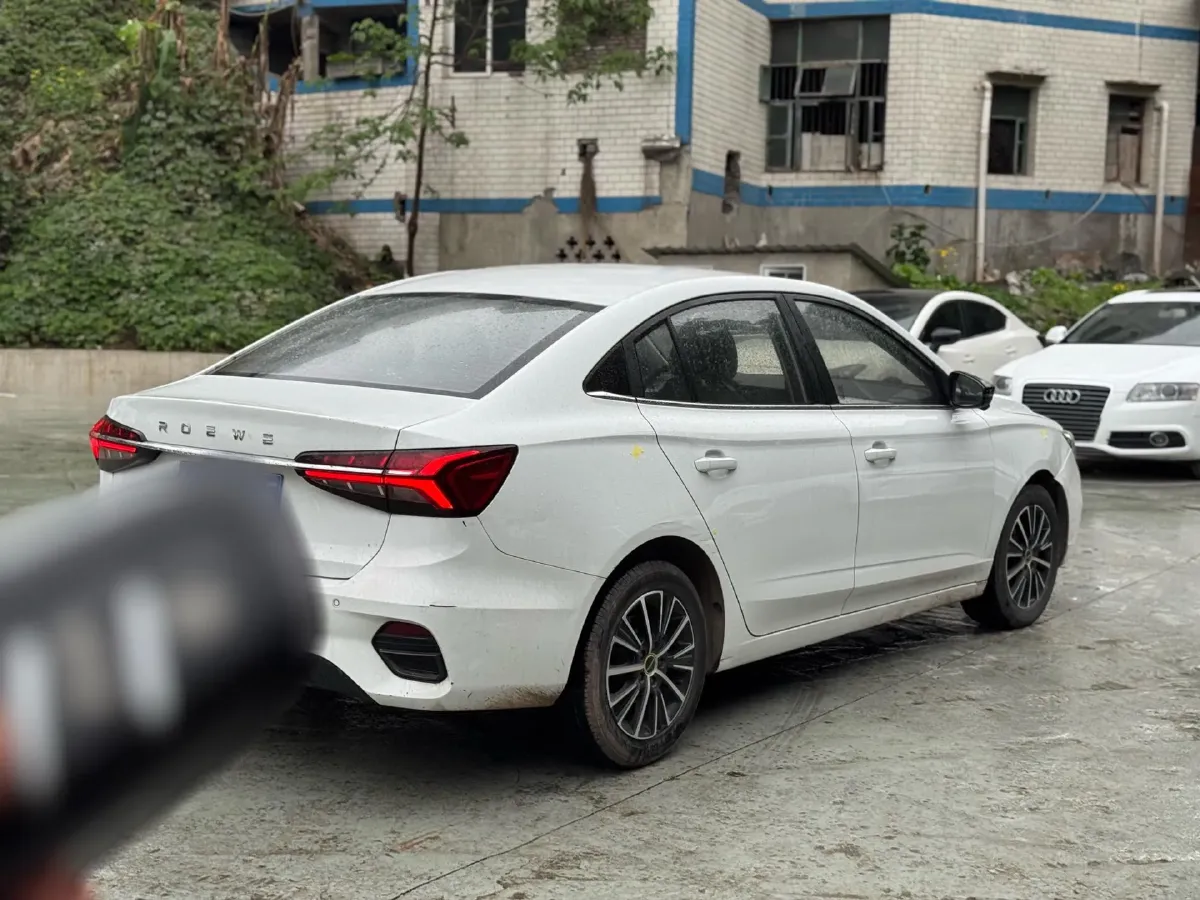 2021 Roewe i5 1.5L 120HP L4 CVT,autocango,china used car exporter,china ev exporter,chinese used car exporter,chinese used ev exporter