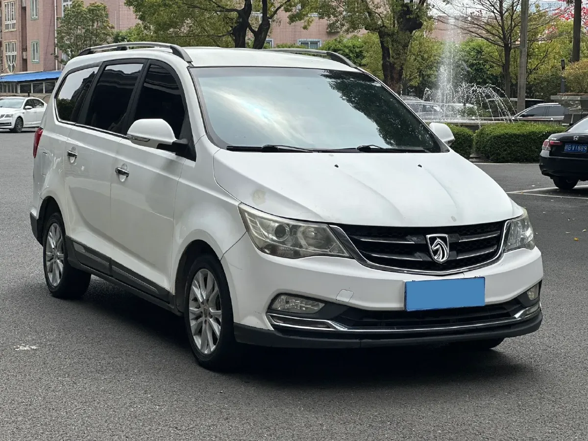 2016 BaoJun 730 1.5L 112HP L4 5MT,autocango,china used car exporter,china ev exporter,chinese used car exporter,chinese used ev exporter