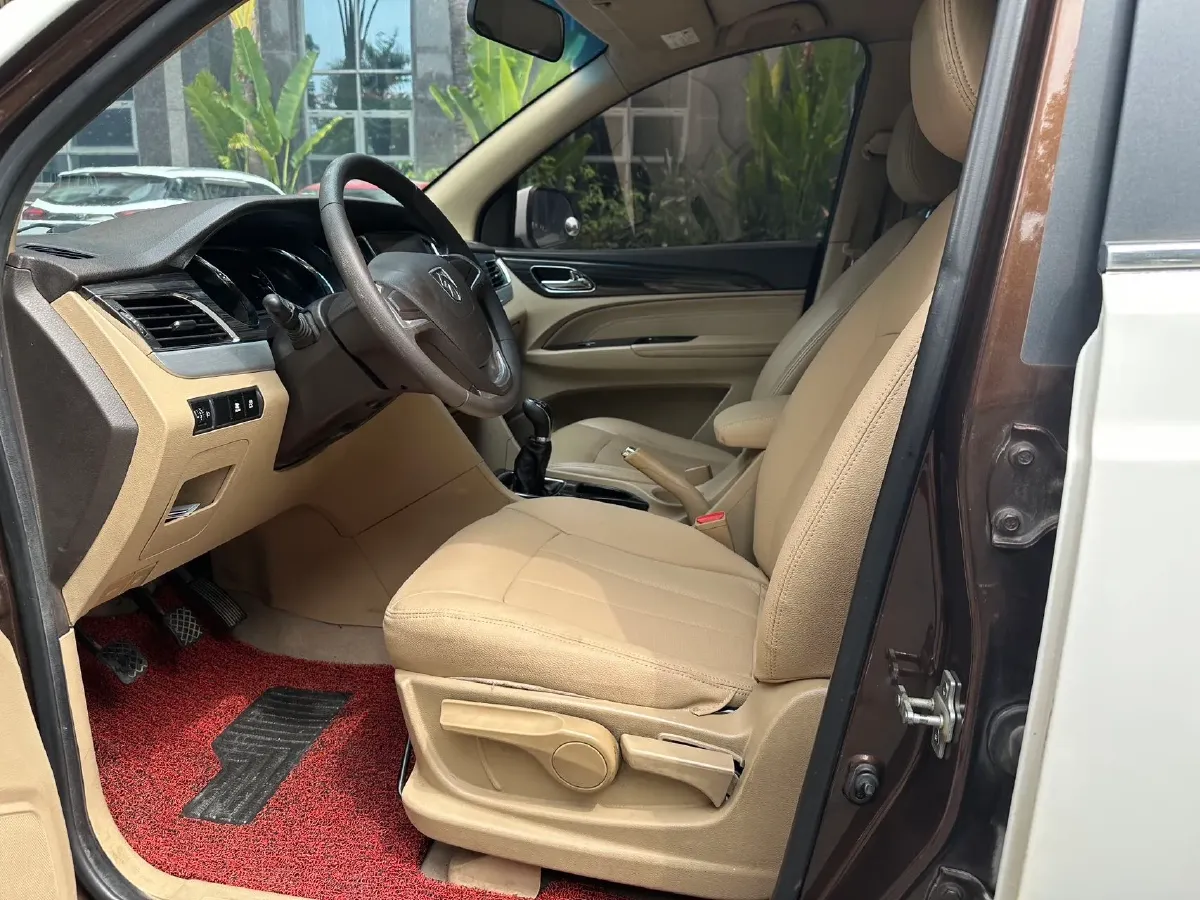 2016 BaoJun 730 1.5L 112HP L4 5MT,autocango,china used car exporter,china ev exporter,chinese used car exporter,chinese used ev exporter