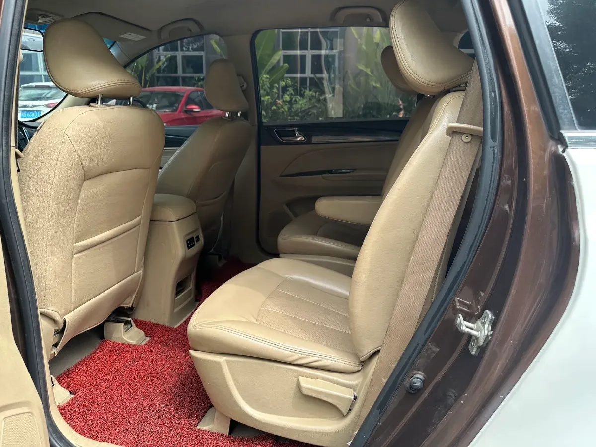 2016 BaoJun 730 1.5L 112HP L4 5MT,autocango,china used car exporter,china ev exporter,chinese used car exporter,chinese used ev exporter