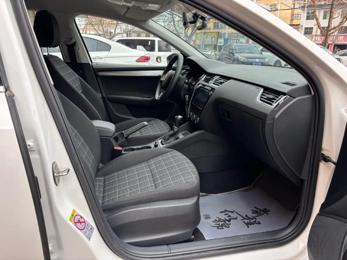 2019 Skoda Octavia 1.5L 116HP L4 6AT,autocango,china used car exporter,china ev exporter,chinese used car exporter,chinese used ev exporter