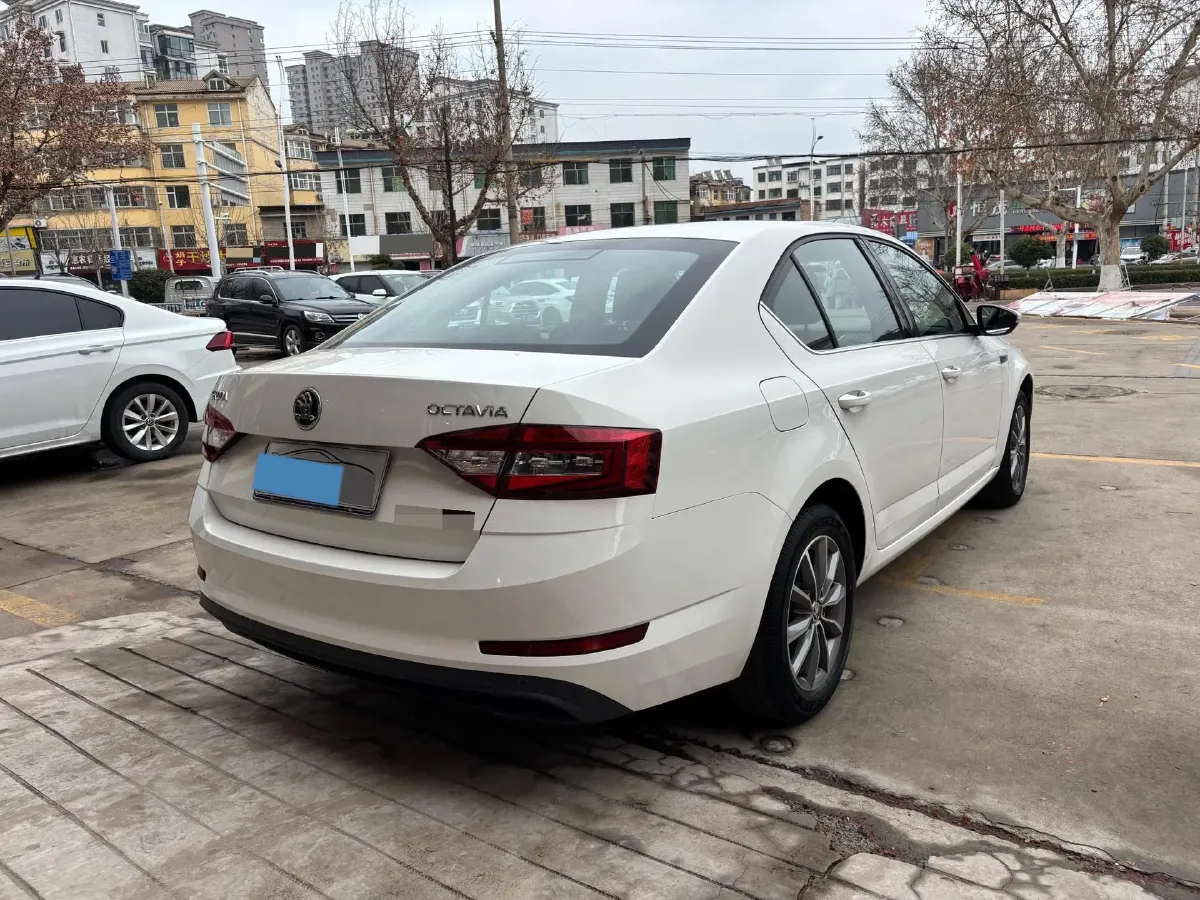 2019 Skoda Octavia 1.5L 116HP L4 6AT,autocango,china used car exporter,china ev exporter,chinese used car exporter,chinese used ev exporter