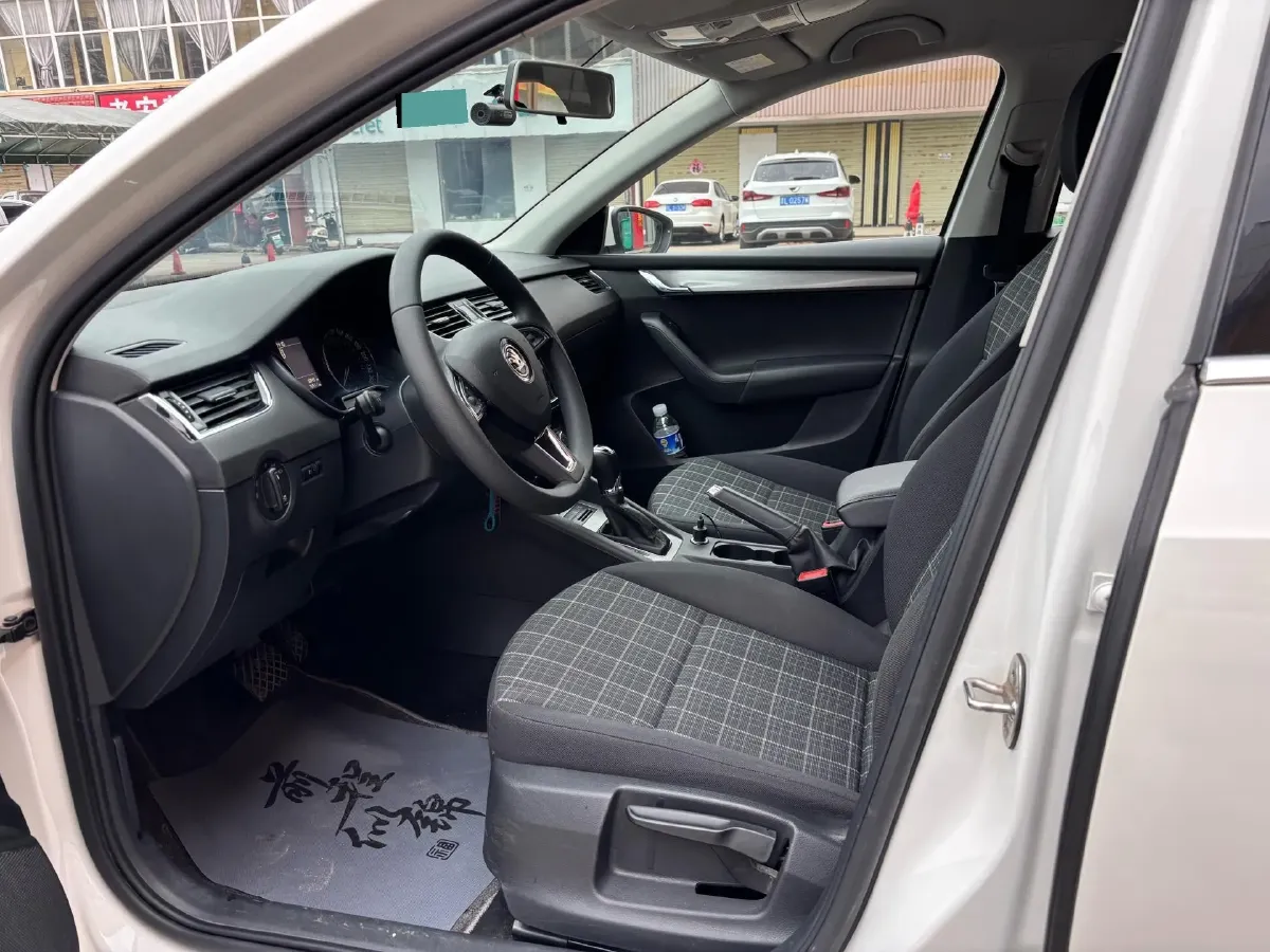 2019 Skoda Octavia 1.5L 116HP L4 6AT,autocango,china used car exporter,china ev exporter,chinese used car exporter,chinese used ev exporter