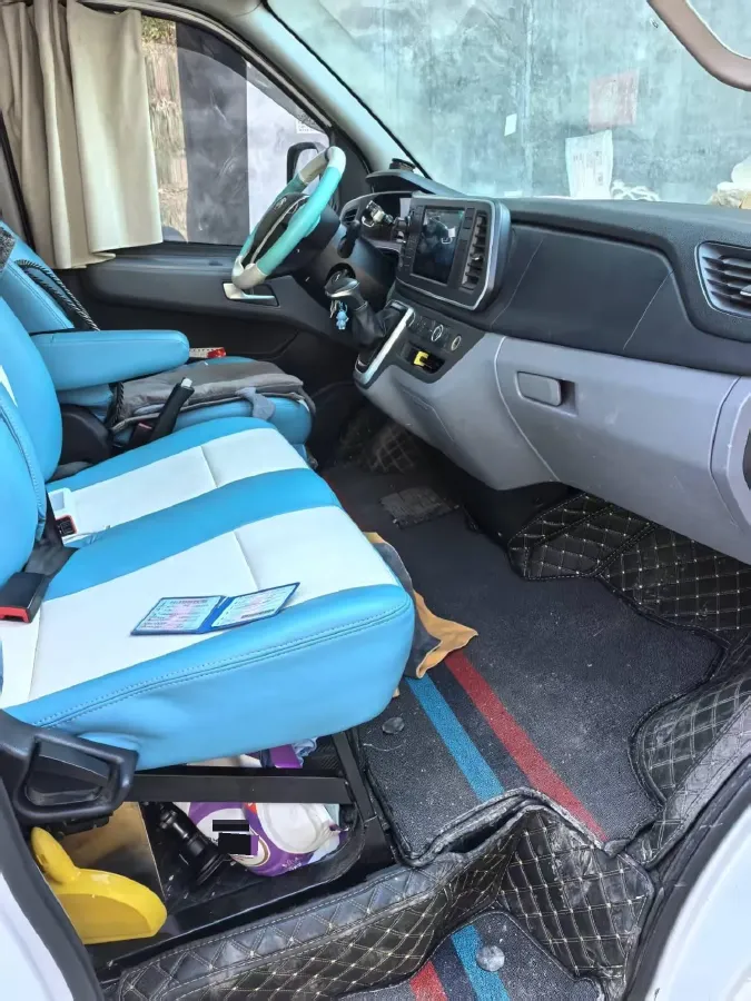 2021 MAXUS XinTu V80 2.0T 139HP L4 6MT,autocango,china used car exporter,china ev exporter,chinese used car exporter,chinese used ev exporter