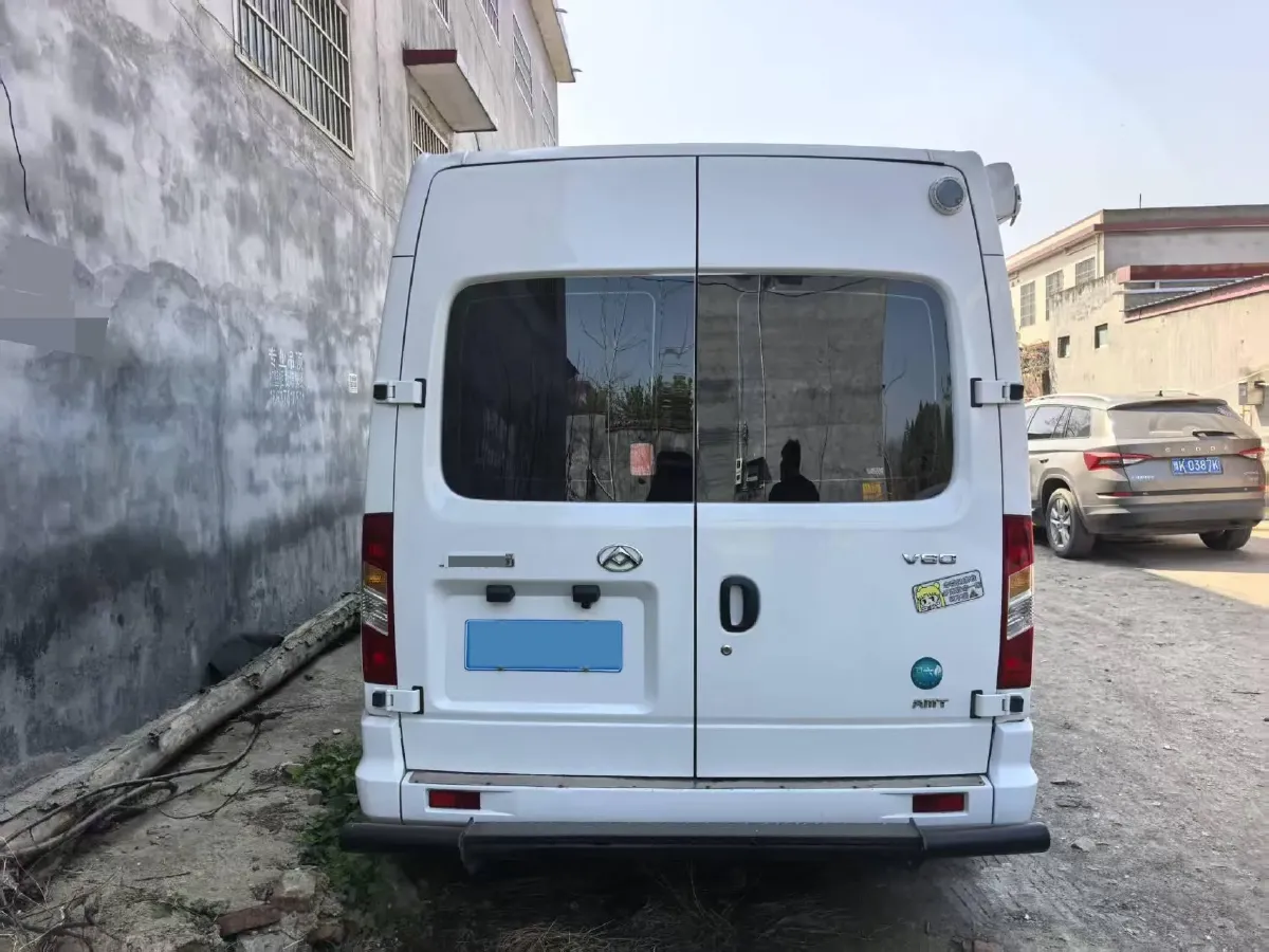 2021 MAXUS XinTu V80 2.0T 139HP L4 6MT,autocango,china used car exporter,china ev exporter,chinese used car exporter,chinese used ev exporter