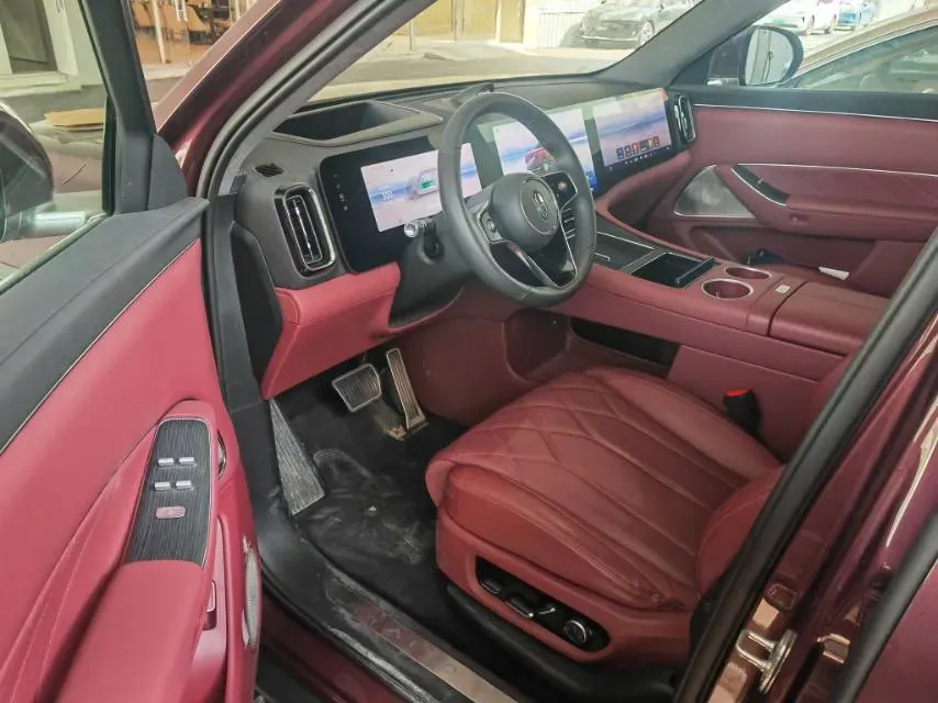 2025 AITO AITO M8 REEV 160HP REEV 53.4KWH,autocango,china used car exporter,china ev exporter,chinese used car exporter,chinese used ev exporter