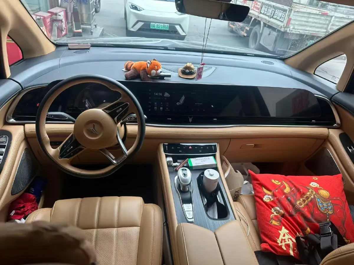 2024 Voyah Dream 1.5T 150HP L4 PHEV 43KWH,autocango,china used car exporter,china ev exporter,chinese used car exporter,chinese used ev exporter