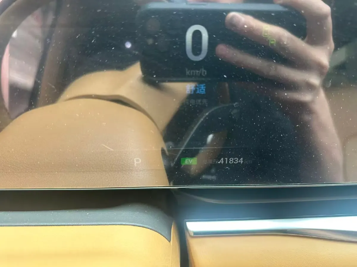 2024 Voyah Dream 1.5T 150HP L4 PHEV 43KWH,autocango,china used car exporter,china ev exporter,chinese used car exporter,chinese used ev exporter