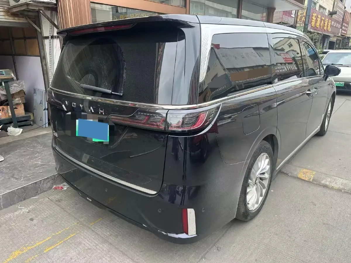 2024 Voyah Dream 1.5T 150HP L4 PHEV 43KWH,autocango,china used car exporter,china ev exporter,chinese used car exporter,chinese used ev exporter